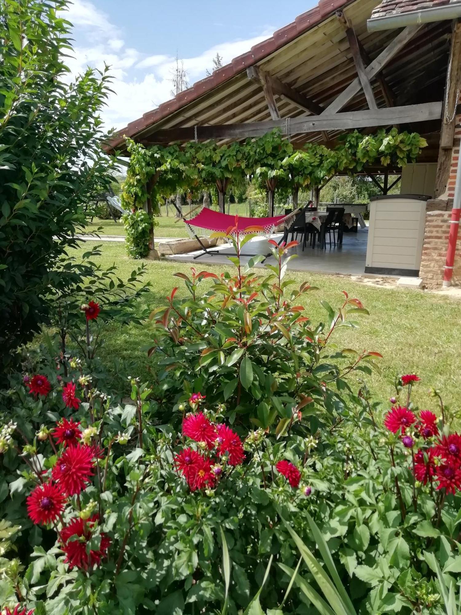une Pause à la Campagne Mervans Esterno foto