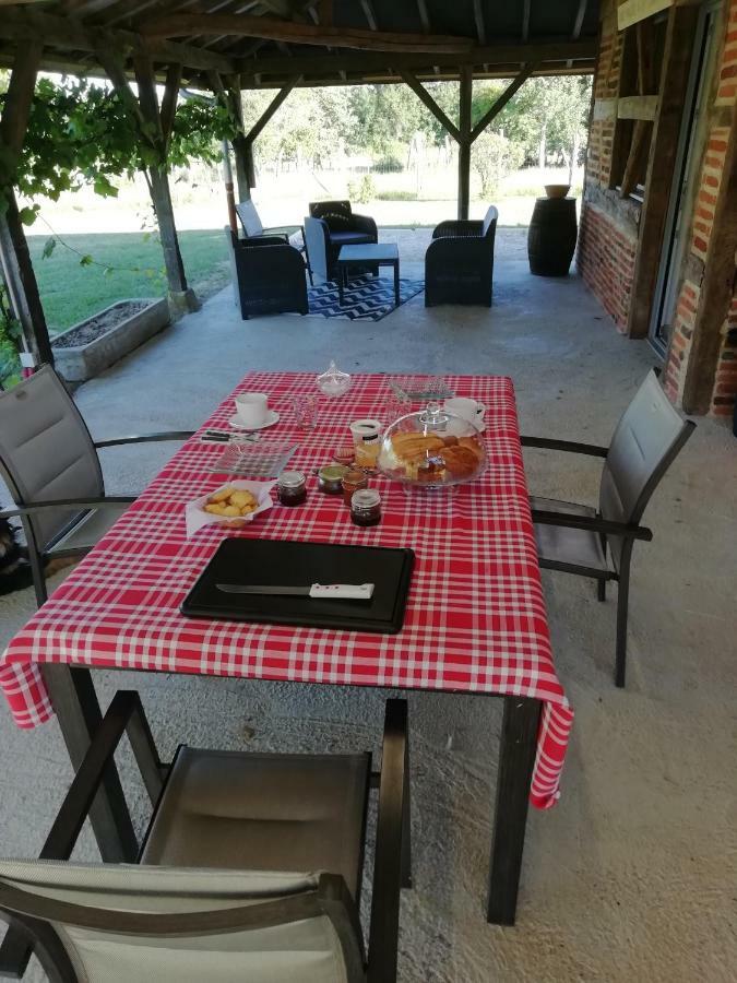 une Pause à la Campagne Mervans Esterno foto